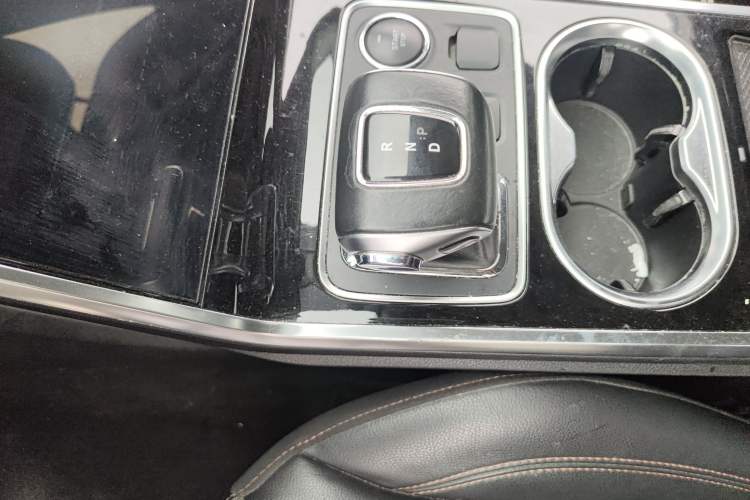 Used Hongqi E-HS3 2019 Zhilian Qiyue Two-Wheel Drive Custom Edition Gear Lever