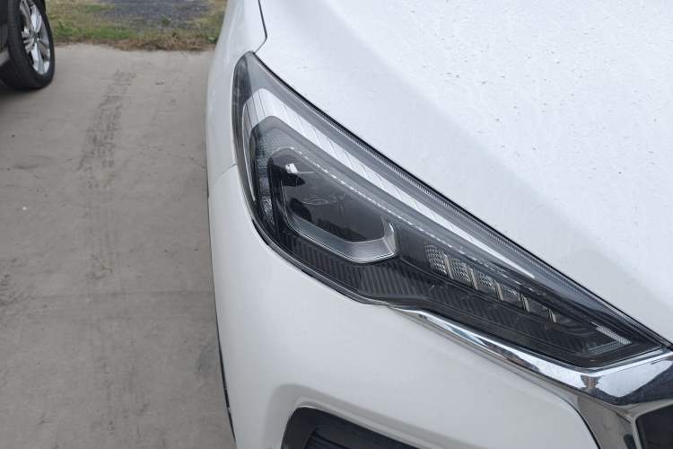 Used Hongqi E-HS3 2019 Zhilian Qiyue Two-Wheel Drive Custom Edition Right Front Headlight