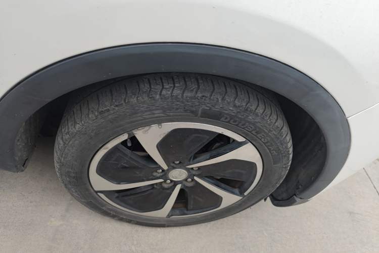 Used Hongqi E-HS3 2019 Zhilian Qiyue Two-Wheel Drive Custom Edition Right Front Wheel Hub