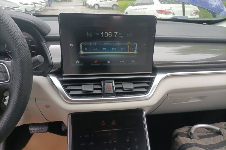 Used Hongqi E-HS3 2019 Zhilian Qiyue Two-Wheel Drive Version Audio And AC Panel