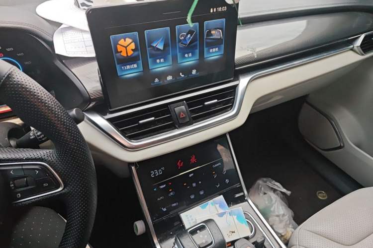Used Hongqi E-HS3 2019 Zhilian Qiyue Two-Wheel Drive Version Audio And AC Panel