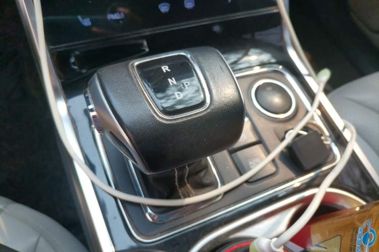 Used Hongqi E-HS3 2019 Zhilian Qiyue Two-Wheel Drive Version Gear Lever