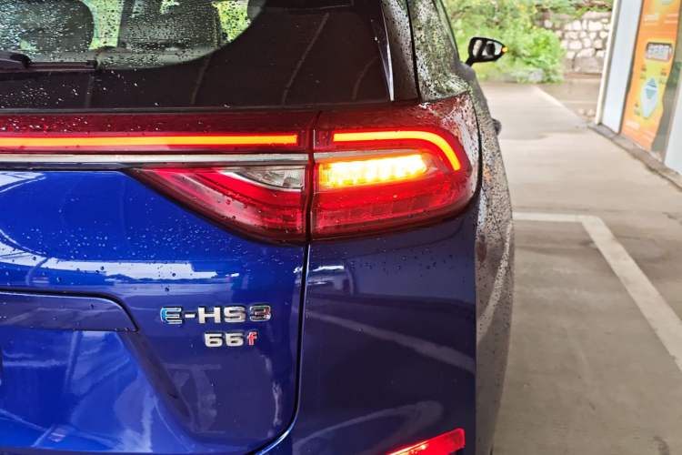Used Hongqi E-HS3 2019 Zhilian Qiyue Two-Wheel Drive Version Right Rear Taillight