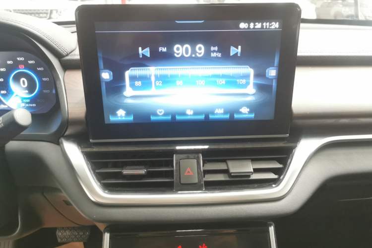 Used Hongqi E-HS3 2019 Zhilian Qiling 4x4 Edition Audio And AC Panel