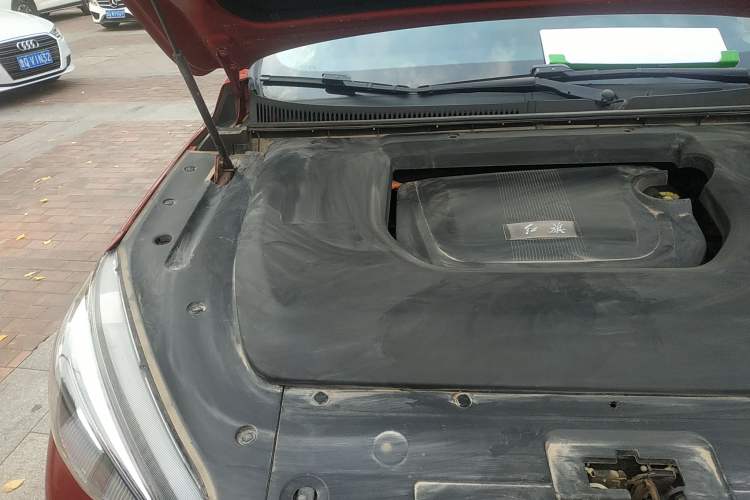 Used Hongqi E-HS3 2019 Zhilian Qiling 4x4 Edition Engine Bay Right