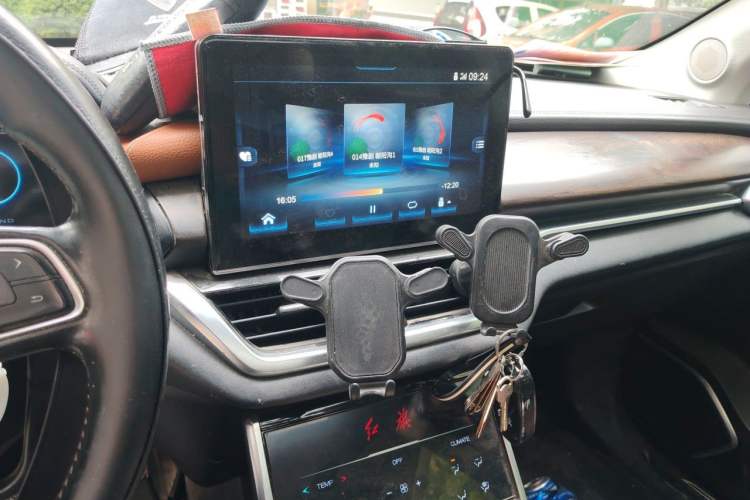 Used Hongqi E-HS3 2019 Zhilian Qiyue Two-Wheel Drive Version Audio And AC Panel