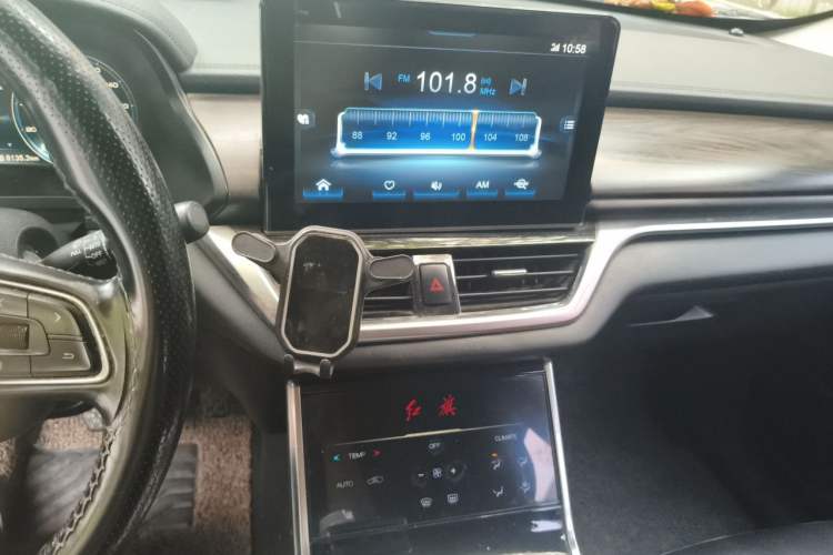Used Hongqi E-HS3 2019 Zhilian Qiyue Two-Wheel Drive Version Audio And AC Panel