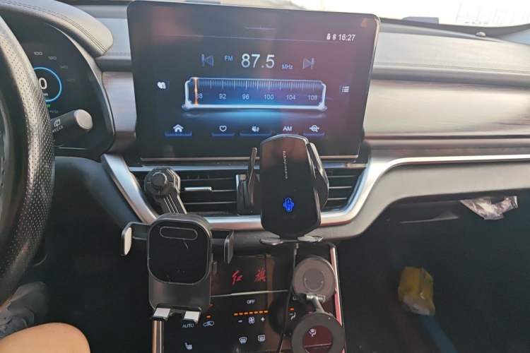 Used Hongqi E-HS3 2019 Zhilian Qiyue Two-Wheel Drive Version Audio And AC Panel