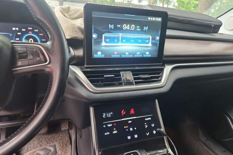 Used Hongqi E-HS3 2019 Zhilian Qiyue Two-Wheel Drive Version Audio And AC Panel
