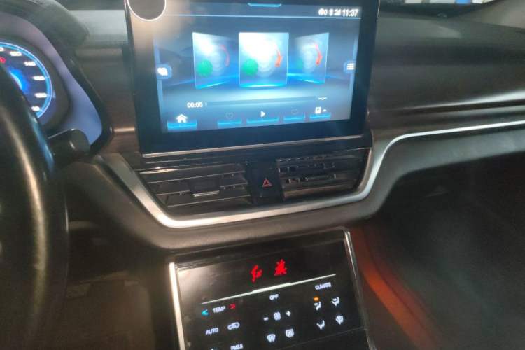 Used Hongqi E-HS3 2019 Zhilian Qiyue Two-Wheel Drive Version Audio And AC Panel