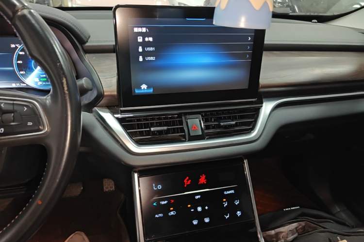 Used Hongqi E-HS3 2019 Zhilian Qiyue Two-Wheel Drive Version Audio And AC Panel