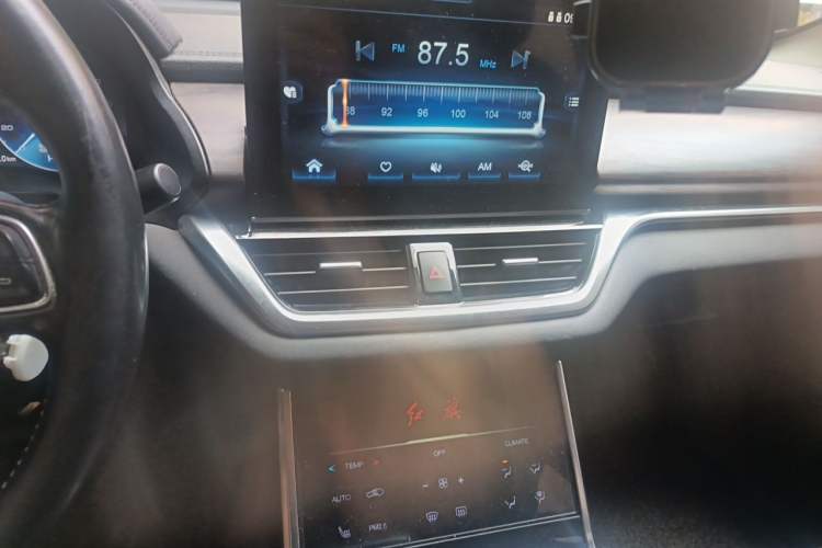 Used Hongqi E-HS3 2019 Zhilian Qiyue Two-Wheel Drive Version Audio And AC Panel