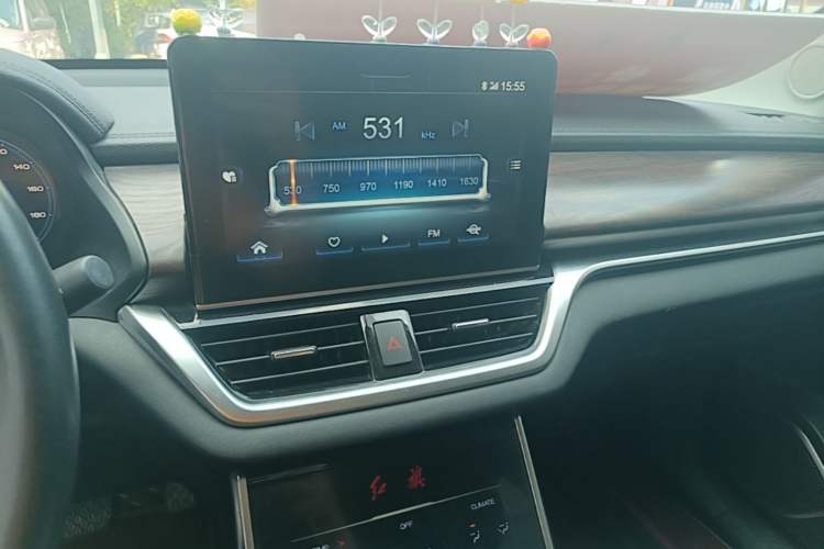 Used Hongqi E-HS3 2019 Zhilian Qiyue Two-Wheel Drive Version Audio And AC Panel