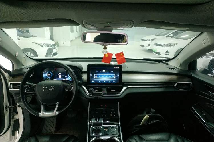 Used Hongqi E-HS3 2019 Zhilian Qiyue Two-Wheel Drive Version Center Console