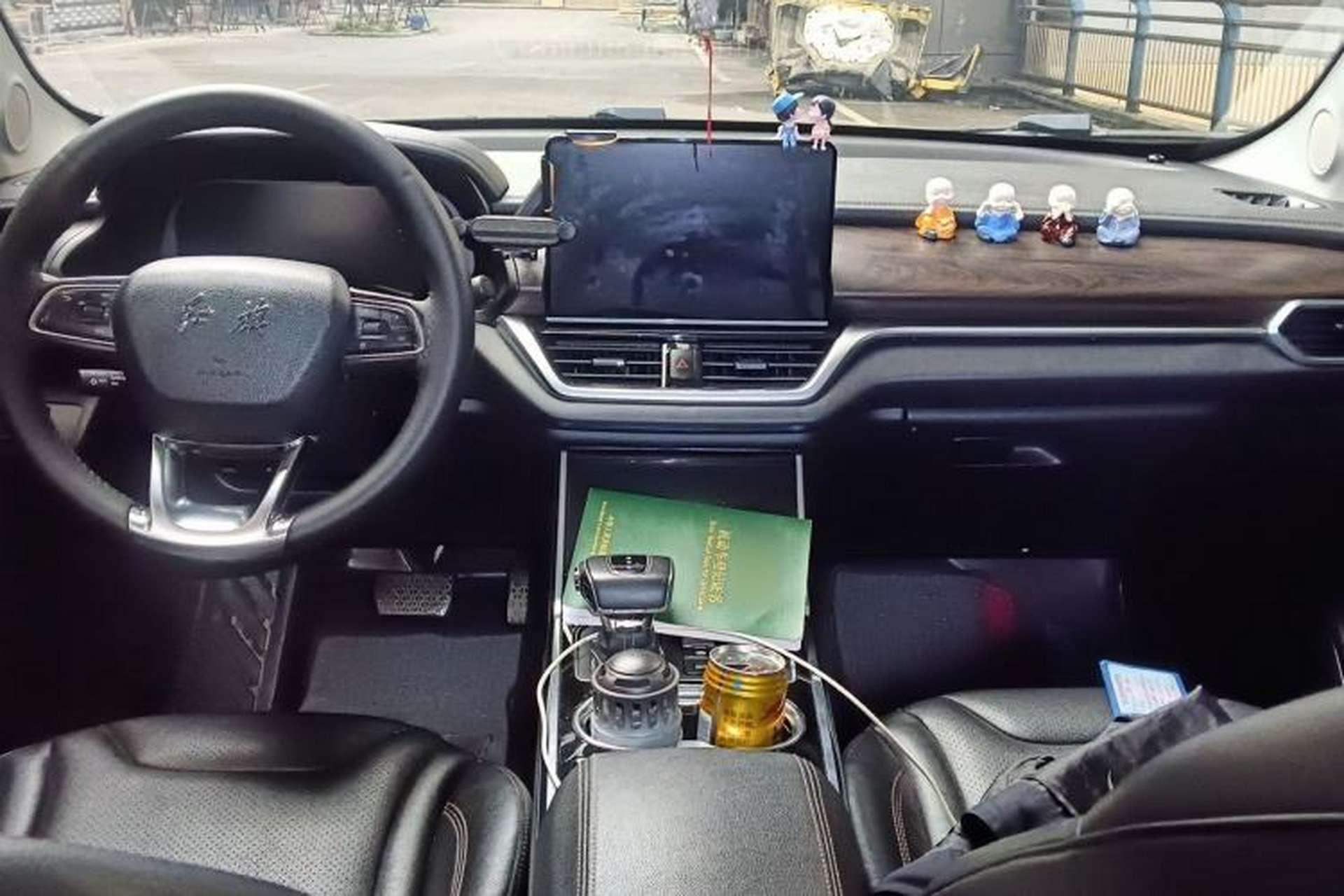 Used Hongqi E-HS3 2019 Zhilian Qiyue Two-Wheel Drive Version Center Console