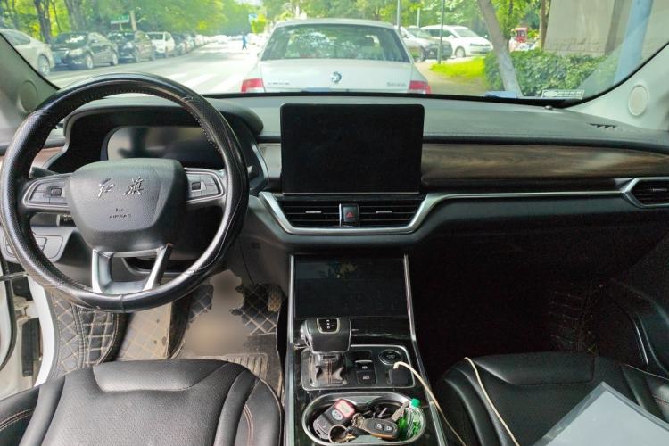 Used Hongqi E-HS3 2019 Zhilian Qiyue Two-Wheel Drive Version Center Console