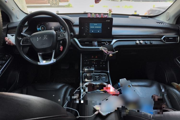 Used Hongqi E-HS3 2019 Zhilian Qiyue Two-Wheel Drive Version Center Console
