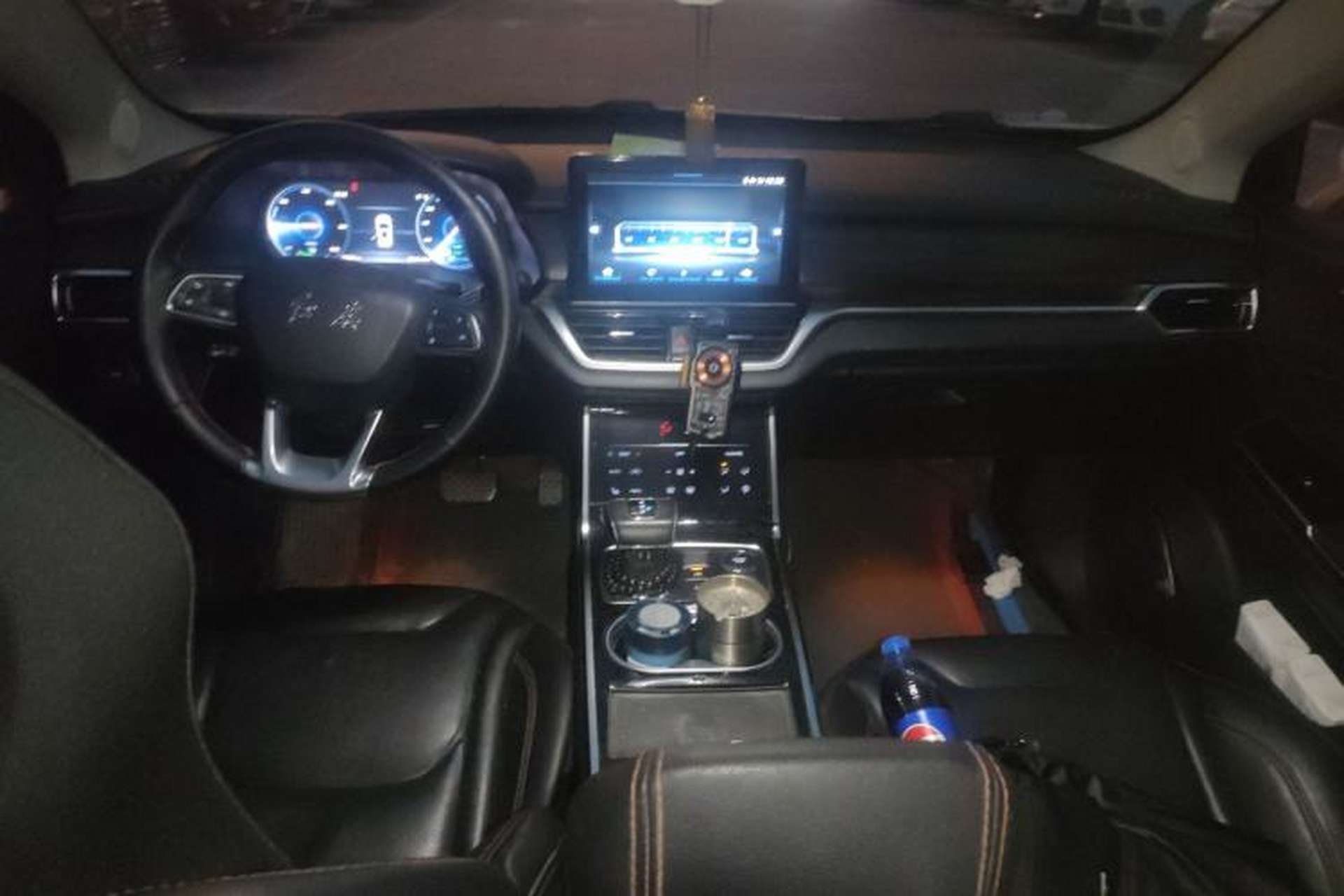 Used Hongqi E-HS3 2019 Zhilian Qiyue Two-Wheel Drive Version Center Console