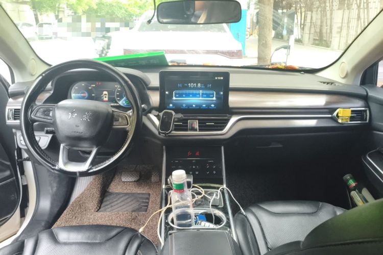 Used Hongqi E-HS3 2019 Zhilian Qiyue Two-Wheel Drive Version Center Console