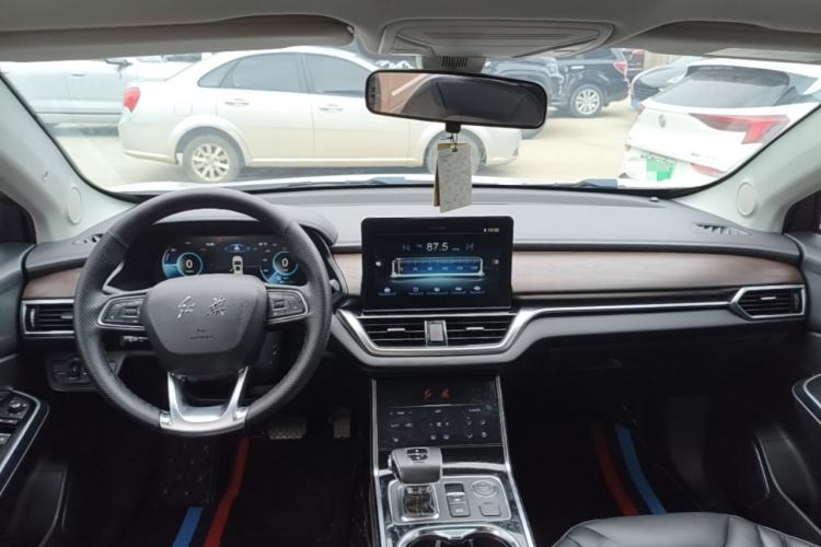 Used Hongqi E-HS3 2019 Zhilian Qiyue Two-Wheel Drive Version Center Console