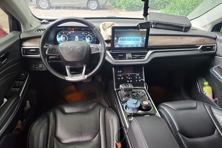 Used Hongqi E-HS3 2019 Zhilian Qiyue Two-Wheel Drive Version Center Console