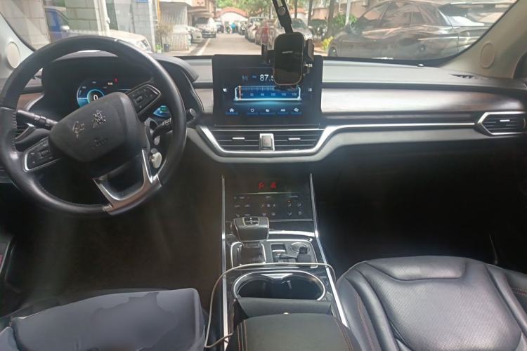 Used Hongqi E-HS3 2019 Zhilian Qiyue Two-Wheel Drive Version Center Console