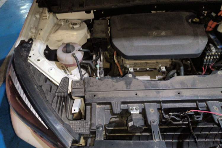 Used Hongqi E-HS3 2019 Zhilian Qiyue Two-Wheel Drive Version Engine Bay Right