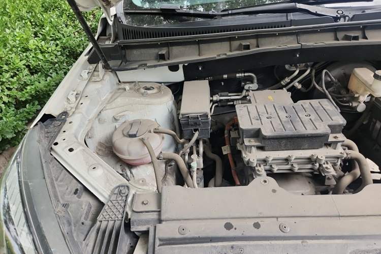 Used Hongqi E-HS3 2019 Zhilian Qiyue Two-Wheel Drive Version Engine Bay Right