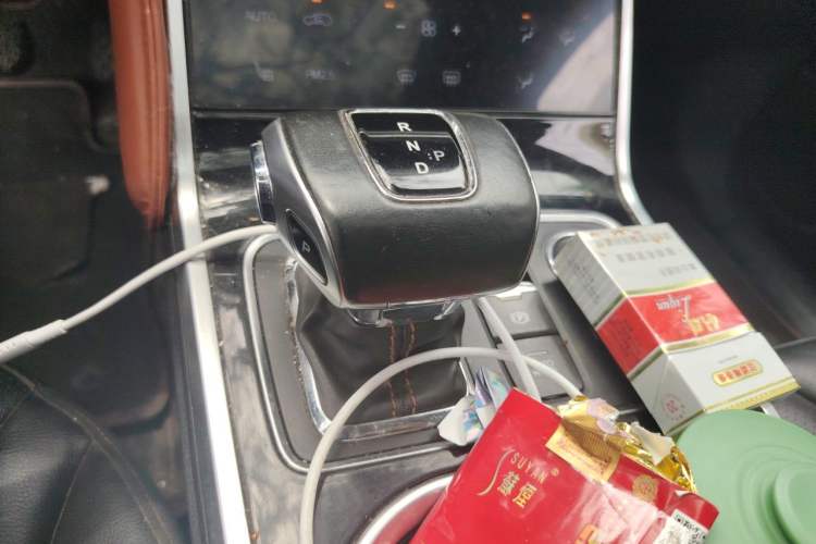 Used Hongqi E-HS3 2019 Zhilian Qiyue Two-Wheel Drive Version Gear Lever