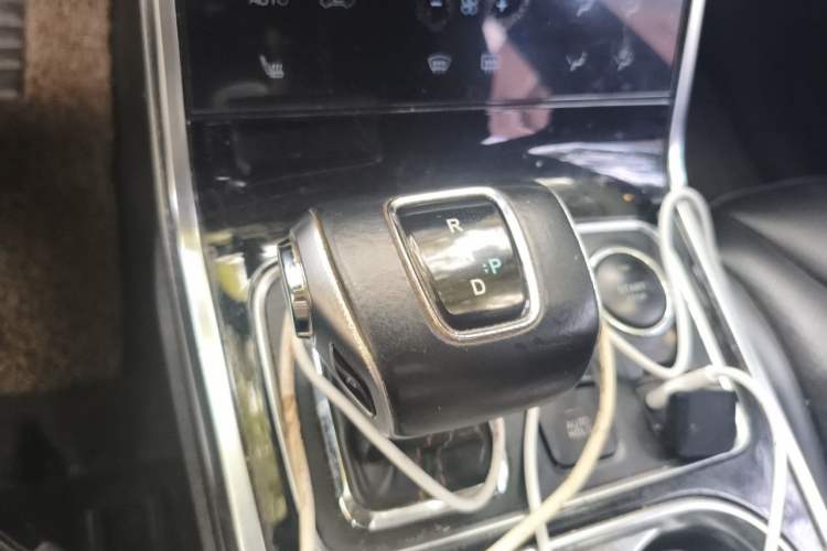 Used Hongqi E-HS3 2019 Zhilian Qiyue Two-Wheel Drive Version Gear Lever