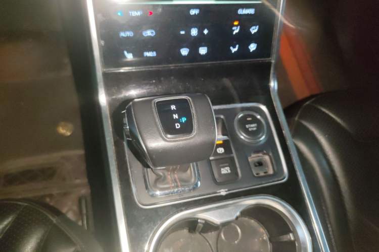 Used Hongqi E-HS3 2019 Zhilian Qiyue Two-Wheel Drive Version Gear Lever