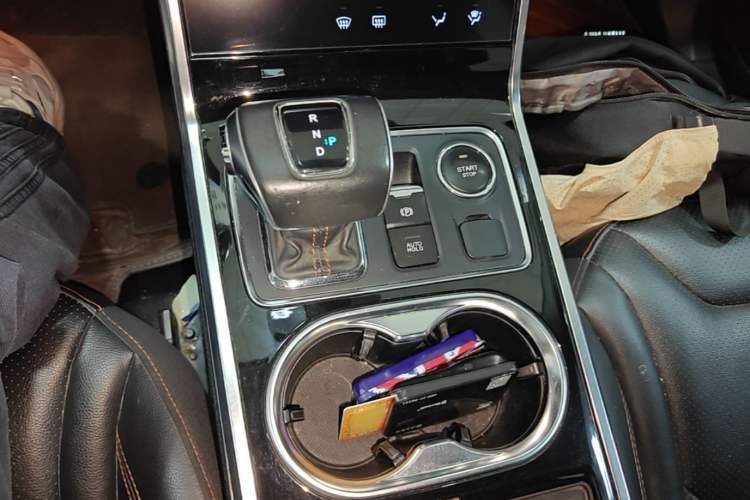 Used Hongqi E-HS3 2019 Zhilian Qiyue Two-Wheel Drive Version Gear Lever