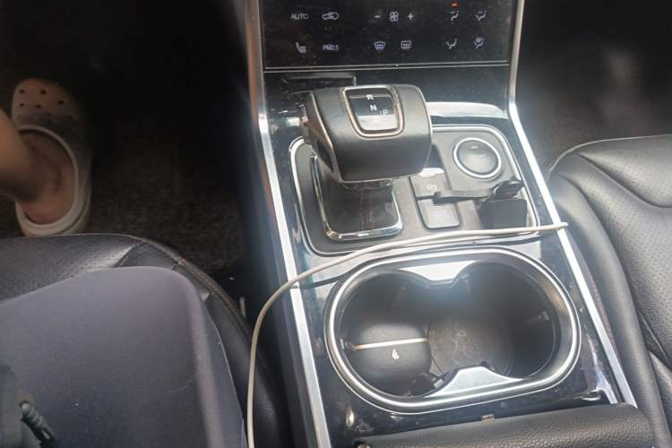 Used Hongqi E-HS3 2019 Zhilian Qiyue Two-Wheel Drive Version Gear Lever