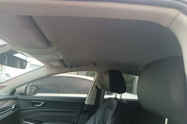 Used Hongqi E-HS3 2019 Zhilian Qiyue Two-Wheel Drive Version Headliner