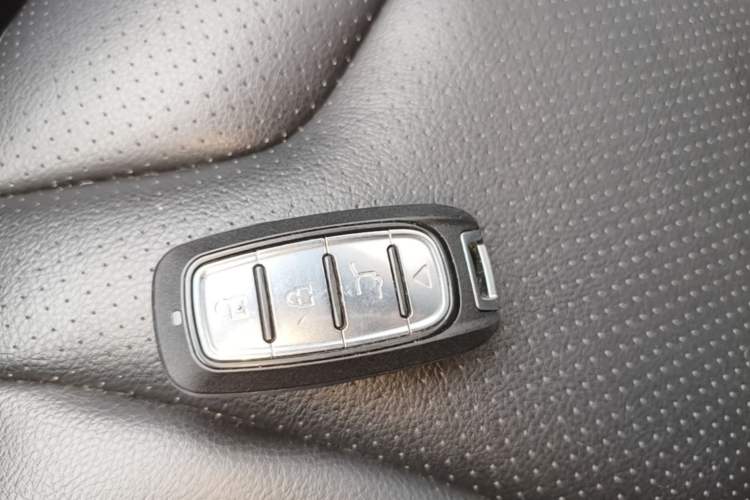 Used Hongqi E-HS3 2019 Zhilian Qiyue Two-Wheel Drive Version Interior 1