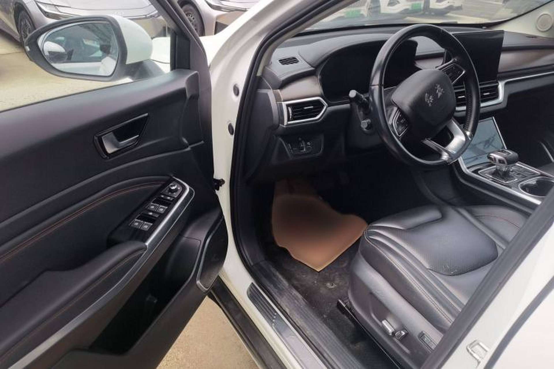 Used Hongqi E-HS3 2019 Zhilian Qiyue Two-Wheel Drive Version Interior 2