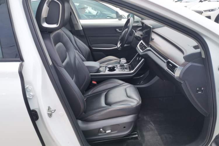 Used Hongqi E-HS3 2019 Zhilian Qiyue Two-Wheel Drive Version Interior 4
