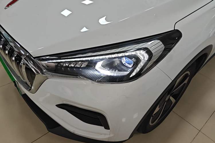 Used Hongqi E-HS3 2019 Zhilian Qiyue Two-Wheel Drive Version Left Front Headlight