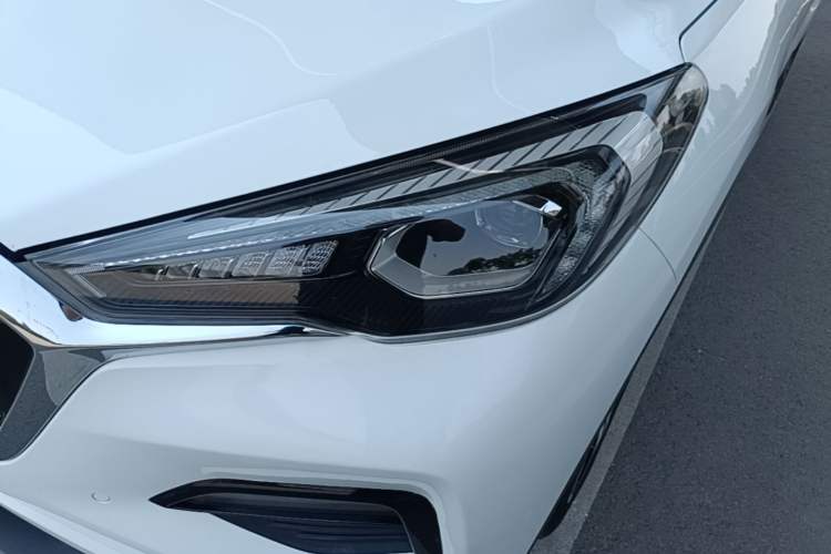 Used Hongqi E-HS3 2019 Zhilian Qiyue Two-Wheel Drive Version Left Front Headlight