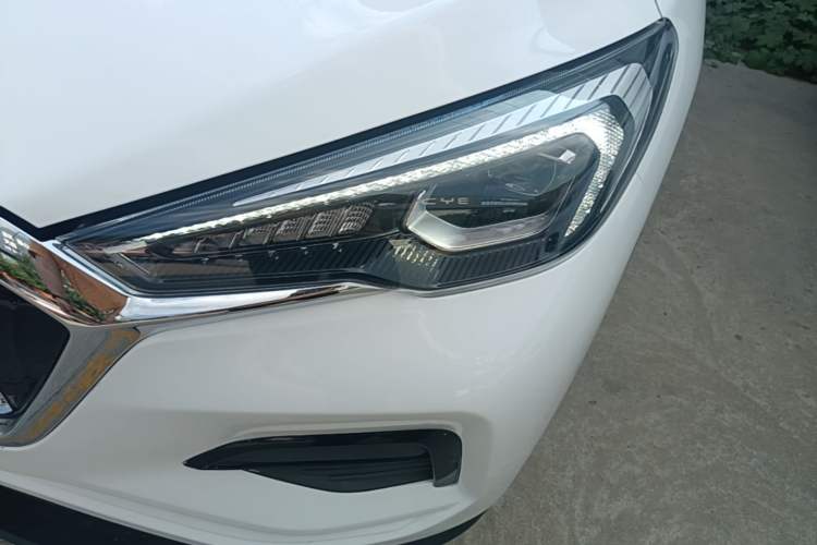 Used Hongqi E-HS3 2019 Zhilian Qiyue Two-Wheel Drive Version Left Front Headlight