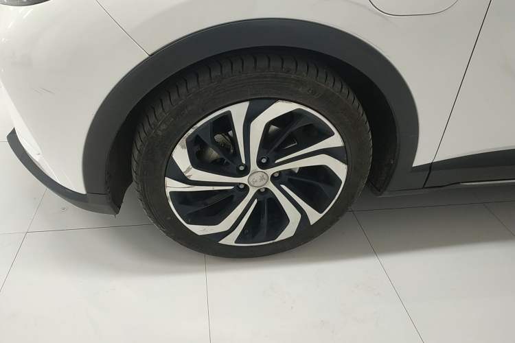 Used Hongqi E-HS3 2019 Zhilian Qiyue Two-Wheel Drive Version Left Front Wheel Hub
