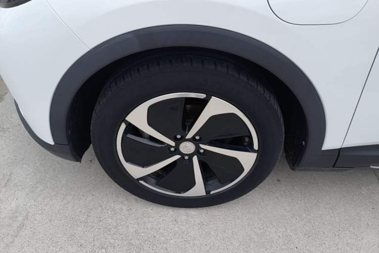 Used Hongqi E-HS3 2019 Zhilian Qiyue Two-Wheel Drive Version Left Front Wheel Hub