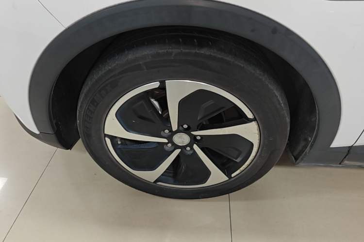 Used Hongqi E-HS3 2019 Zhilian Qiyue Two-Wheel Drive Version Left Front Wheel Hub