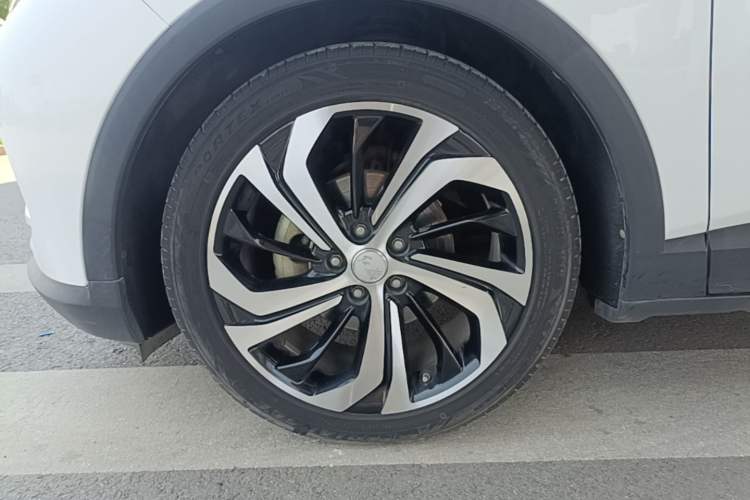 Used Hongqi E-HS3 2019 Zhilian Qiyue Two-Wheel Drive Version Left Front Wheel Hub