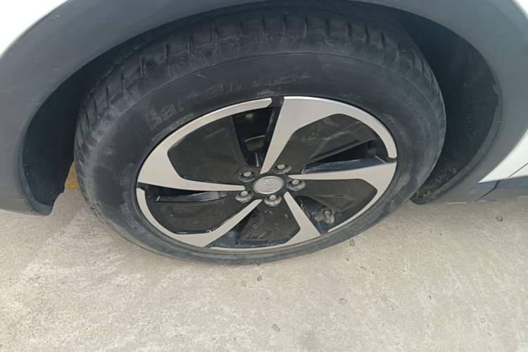 Used Hongqi E-HS3 2019 Zhilian Qiyue Two-Wheel Drive Version Left Front Wheel Hub