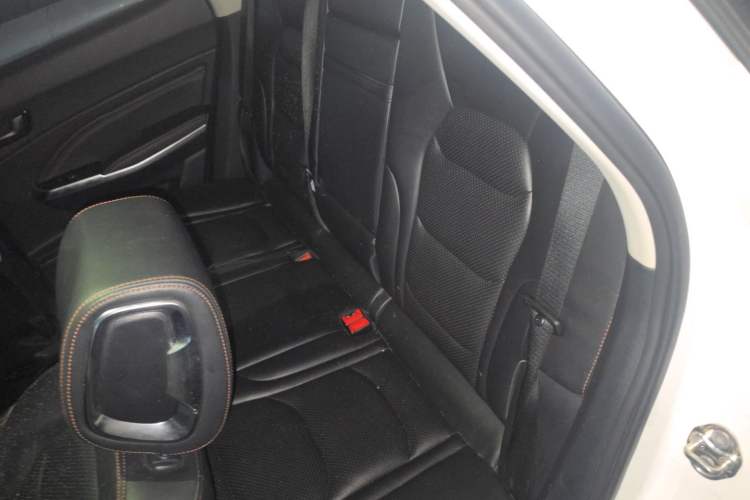 Used Hongqi E-HS3 2019 Zhilian Qiyue Two-Wheel Drive Version Left Rear Seat