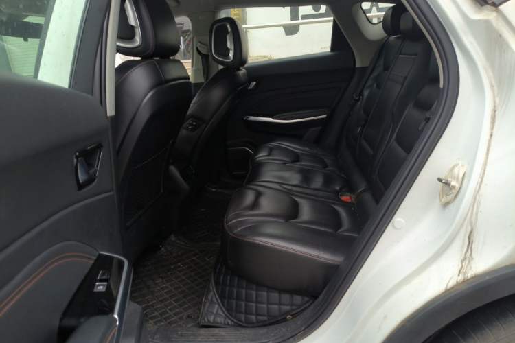 Used Hongqi E-HS3 2019 Zhilian Qiyue Two-Wheel Drive Version Left Rear Seat