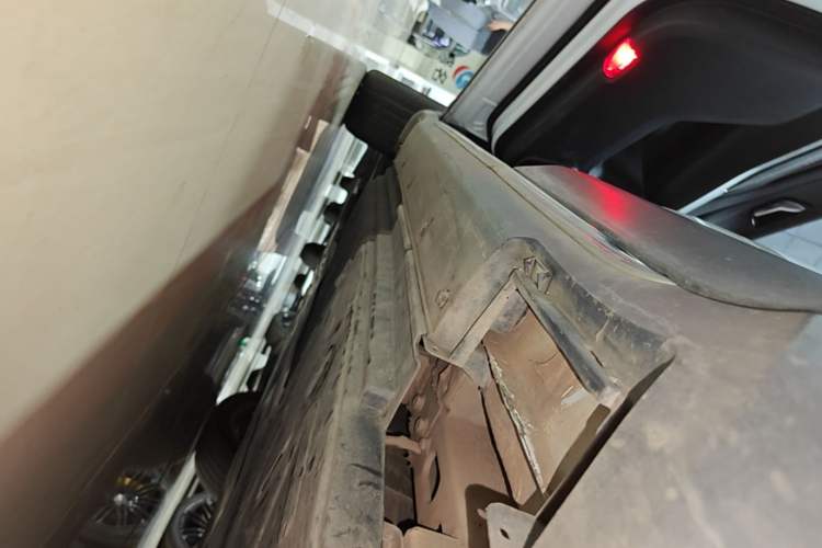 Used Hongqi E-HS3 2019 Zhilian Qiyue Two-Wheel Drive Version Left Side Sill