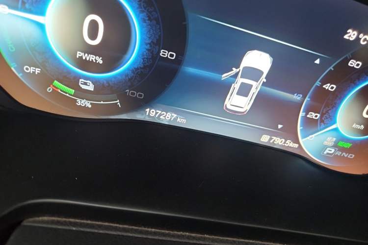 Used Hongqi E-HS3 2019 Zhilian Qiyue Two-Wheel Drive Version Odometer Close Up