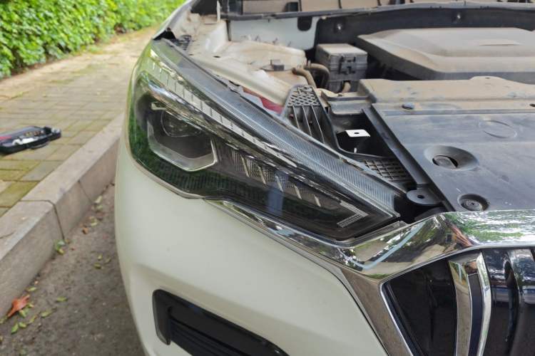 Used Hongqi E-HS3 2019 Zhilian Qiyue Two-Wheel Drive Version Right Front Headlight